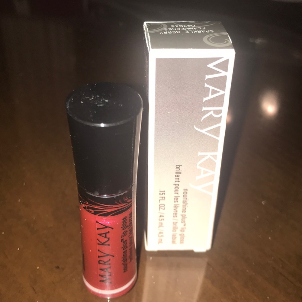 Mary Kay Nouroshine plus Lip Gloss